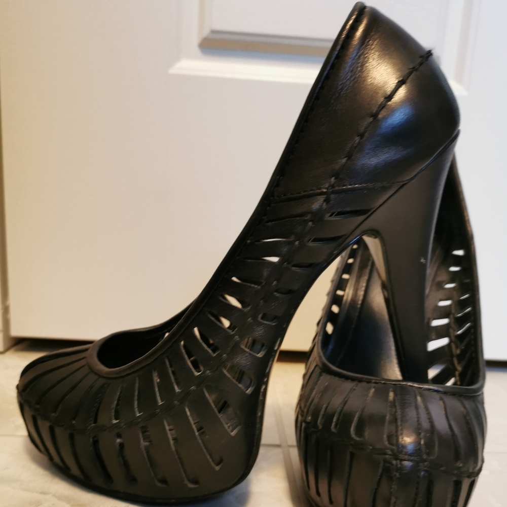 BCBG Generation black heels